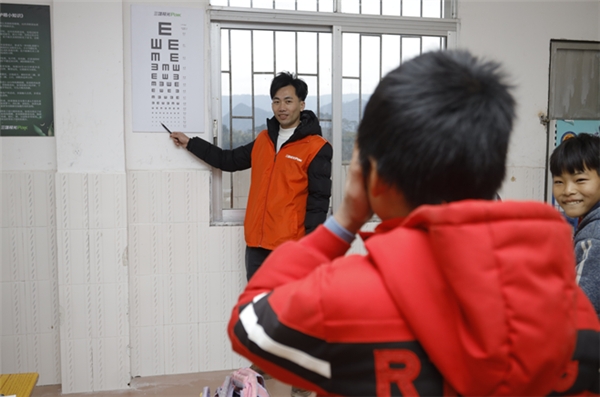 2021年首盞公益燈！三雄極光點亮求學(xué)夢
