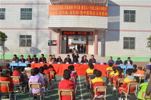 阿卡索攜手深創(chuàng)投再次走進(jìn)上溪小學(xué)，開(kāi)展教育扶貧慰問(wèn)考察活動(dòng)