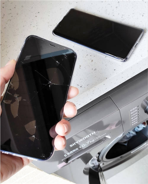 暴力測試？華為Mate40、蘋果 iPhone12手機(jī)被丟進(jìn)洗衣機(jī)