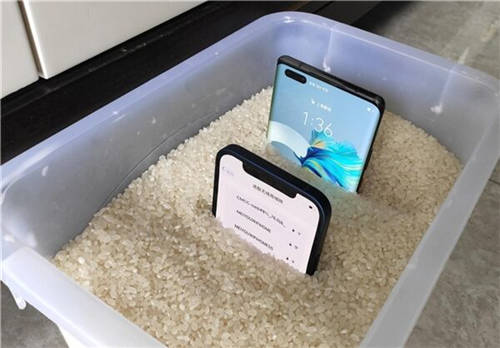 暴力測試？華為Mate40、蘋果 iPhone12手機(jī)被丟進(jìn)洗衣機(jī)