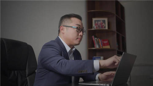 計世傳媒集團張?。河肋h在路上