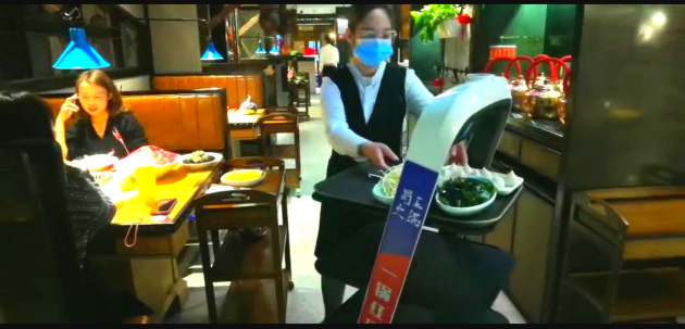 普渡機器人進(jìn)入蜀王火鍋，給你不一樣的用餐體驗