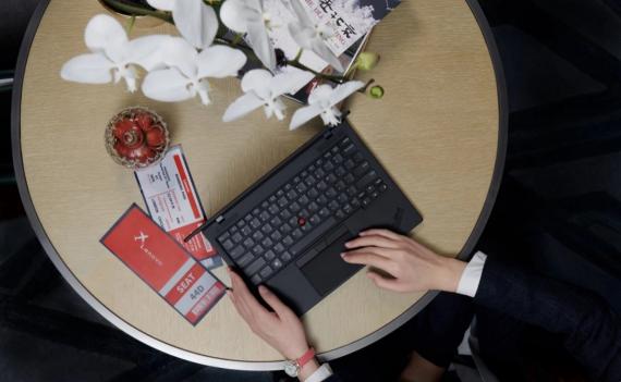 引領(lǐng)時代進(jìn)化的極致輕薄旗艦筆電，ThinkPad X1 Nano登上央視