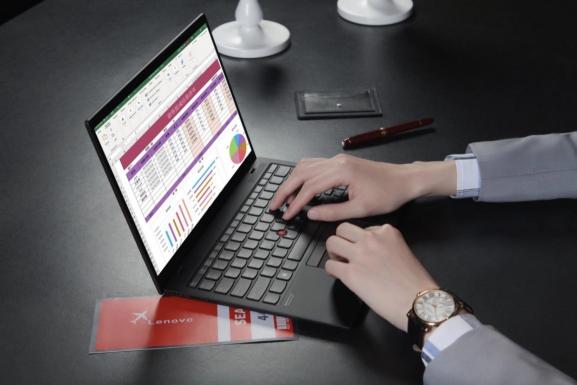 引領(lǐng)時代進(jìn)化的極致輕薄旗艦筆電，ThinkPad X1 Nano登上央視