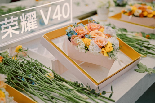 女神節(jié)榮耀禮盒，體驗(yàn)店變花海玩出新“花樣”