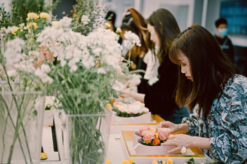 女神節(jié)榮耀禮盒，體驗(yàn)店變花海玩出新“花樣”