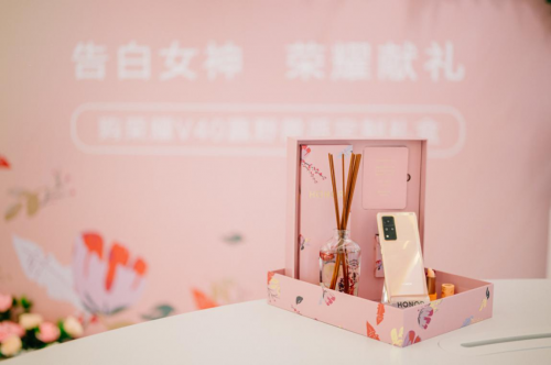 女神節(jié)榮耀禮盒，體驗(yàn)店變花海玩出新“花樣”