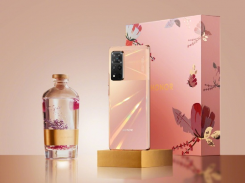 致敬“微光女神”，榮耀V40×方文山女神節(jié)送特殊禮物