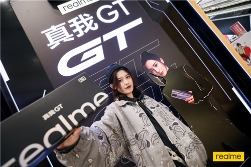 realme真我GT火爆來(lái)襲，最潮快閃店人氣爆棚