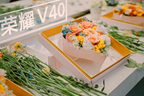 榮耀V40品質(zhì)花藝沙龍空降四城，賞薔薇金享多重好禮