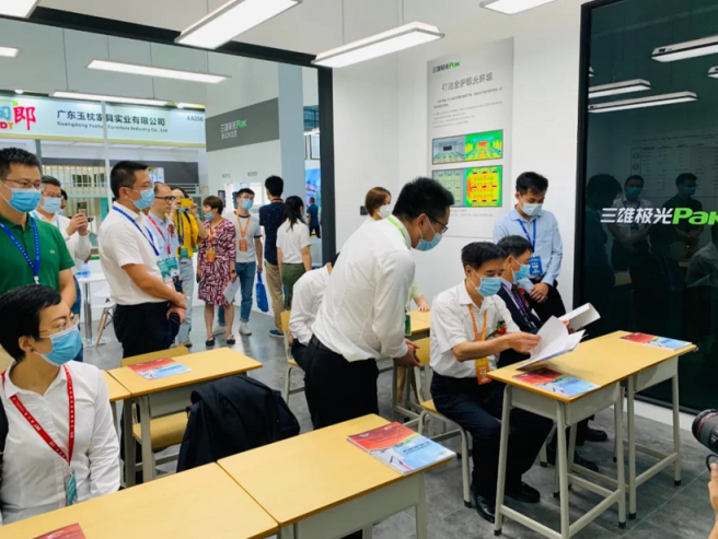 兩會聚焦近視防控 三雄極光守住學(xué)子眼健康