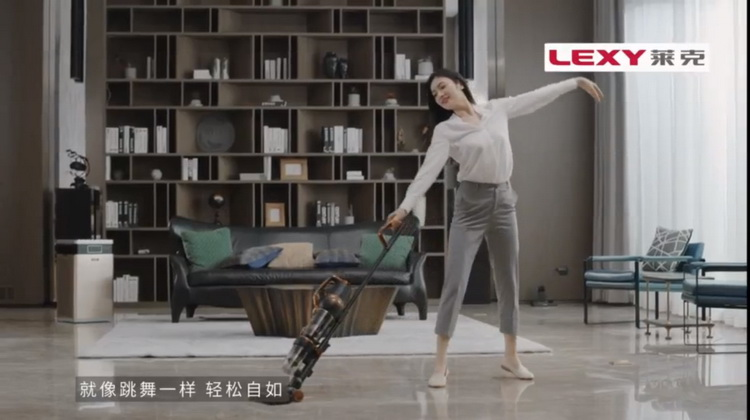 輕便吸力大，除螨還殺菌，萊克立式吸塵器讓妹紙都愛它
