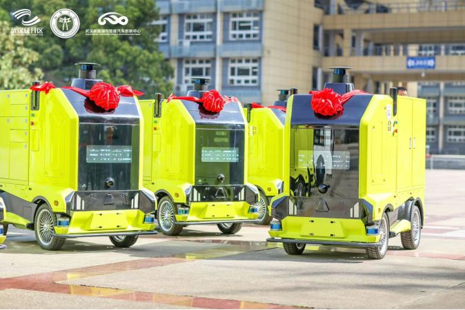 行深智能12輛無人車同時進(jìn)入武漢江漢大學(xué)開啟校園無人配送模式