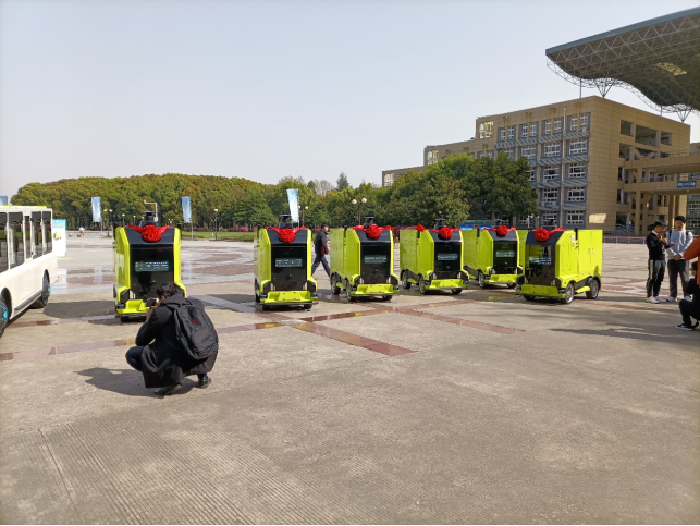 行深智能12輛無人車同時進(jìn)入武漢江漢大學(xué)開啟校園無人配送模式
