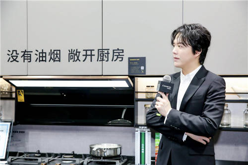 今天，世界頂級(jí)鋼琴大師李云迪為何不談鋼琴？