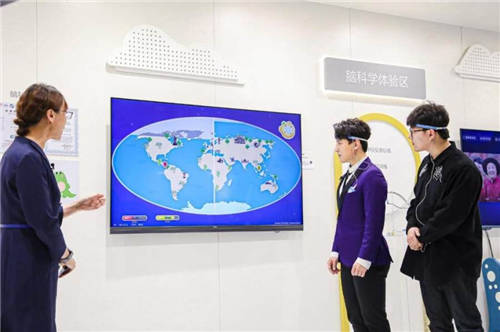電視只能看嗎？海爾智慧屏在2021AWE現(xiàn)場能用意念拔河比賽
