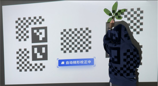 家用投影儀選哪個(gè)？實(shí)測(cè)極米H3S和堅(jiān)果J10