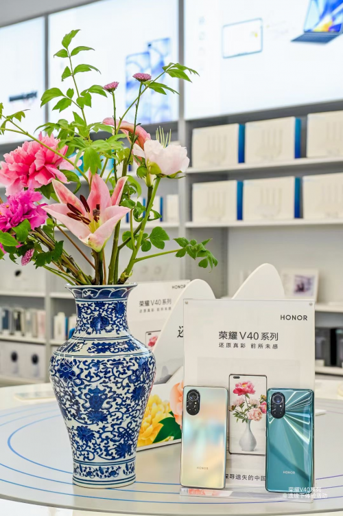 榮耀V40輕奢版聯(lián)手非遺傳承人，弘揚(yáng)和傳承非遺傳統(tǒng)文化