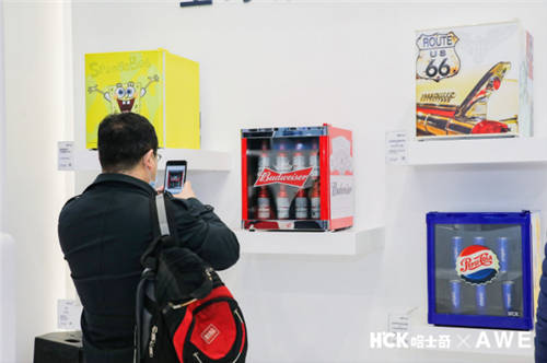 一眼淪陷！HCK哈士奇×百威聯(lián)名冰吧，太吸睛了！