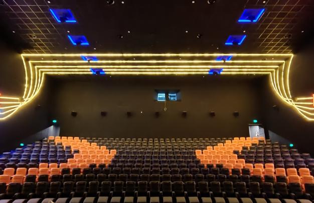 雙機(jī)激光放映+24米超大銀幕，霸氣登錄