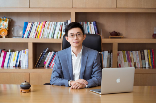 知名心理學(xué)作家盧熠翎：真正的成年人，都超越了原生家庭的束縛