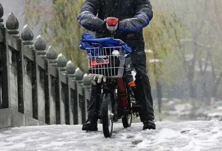 冬季電動(dòng)車?yán)m(xù)航少？愛瑪電動(dòng)車“引擎MAX”讓你騎更遠(yuǎn)不怕沒電！