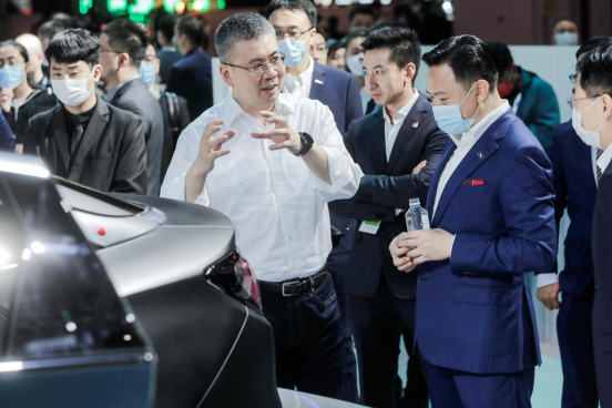 上海車展最爆的兩個(gè)展臺，竟是TA們？