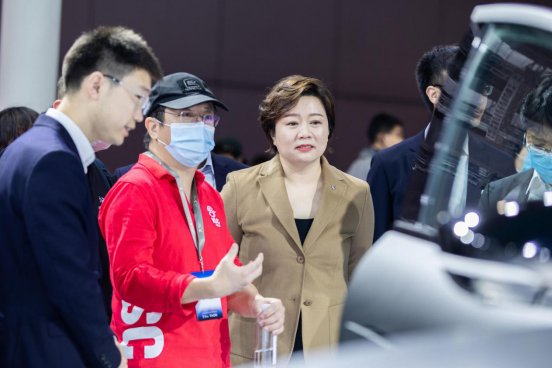上海車展最爆的兩個(gè)展臺，竟是TA們？