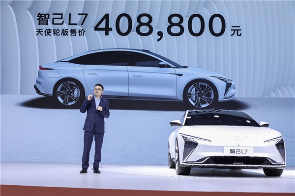 斑馬智行異構(gòu)融合式智能座艙OS上市，率先落地智己汽車