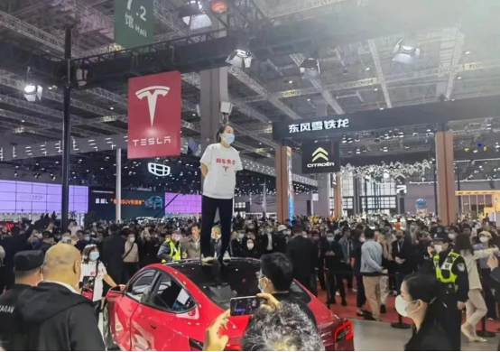 劍指特斯拉？360計(jì)劃推出行車黑匣子，可記錄駕駛狀態(tài)