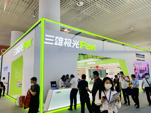 鏖戰(zhàn)教裝展！三雄極光亮出智能賽道利器