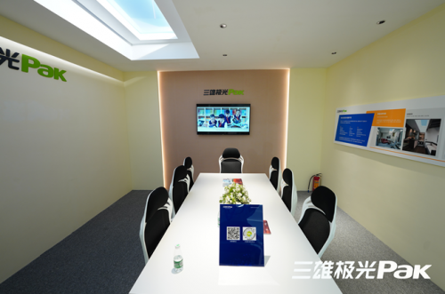 鏖戰(zhàn)教裝展！三雄極光亮出智能賽道利器