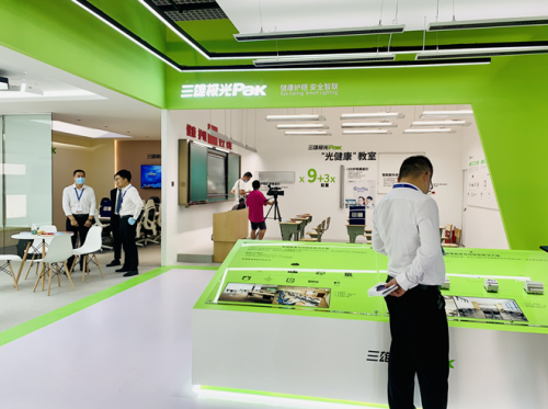 鏖戰(zhàn)教裝展！三雄極光亮出智能賽道利器