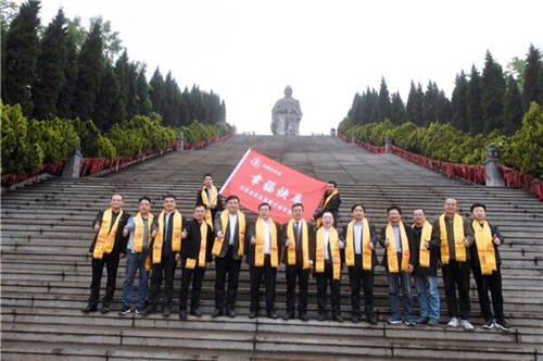 中國(guó)性學(xué)會(huì)“幸?？燔嚒卑l(fā)車，仲景宛西制藥名家進(jìn)基層走進(jìn)河南西峽