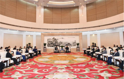 騰訊（合肥）智慧產(chǎn)業(yè)總部基地正式簽約落地-虞愛(ài)華與湯道生盧山商談并見(jiàn)證簽約