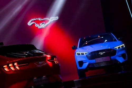 福特電馬PK特斯拉Model Y，談?wù)勱P(guān)于電動車的那些事兒