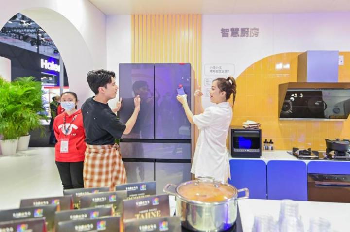勞動(dòng)，只是動(dòng)了動(dòng)！Leader帶來五一家居場景方案：一碰即可！