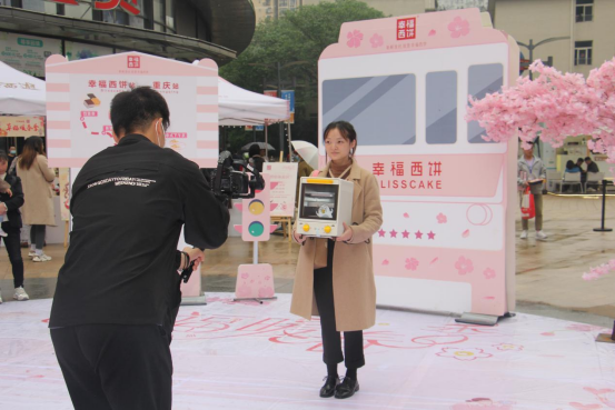 美的x小劉鴨聯(lián)名烤箱新品首發(fā)，呆萌出圈線下烘烤大顯身手