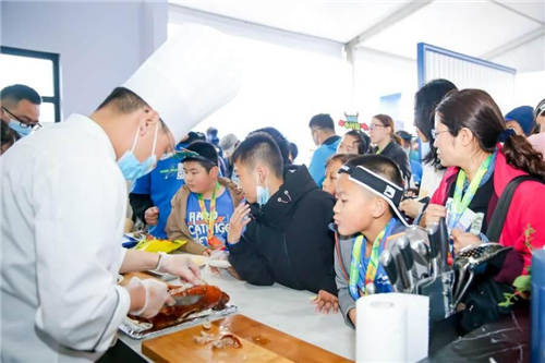 既是終點也是“家”！青島馬拉松首個跑者之家開啟智慧新體驗