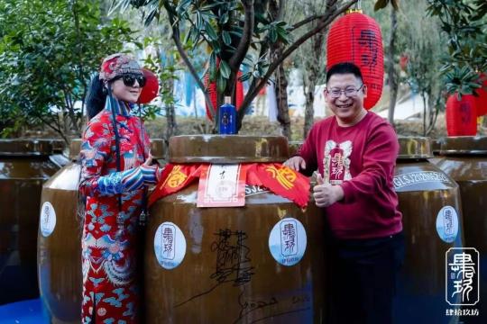 成功圈粉楊麗萍，肆拾玖坊玩轉(zhuǎn)體驗經(jīng)濟生意經(jīng)
