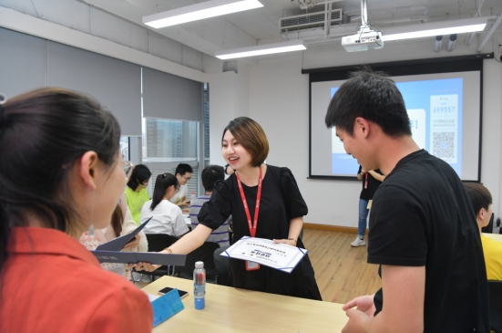新職業(yè)故事：作業(yè)幫三個(gè)95后輔導(dǎo)老師在成都