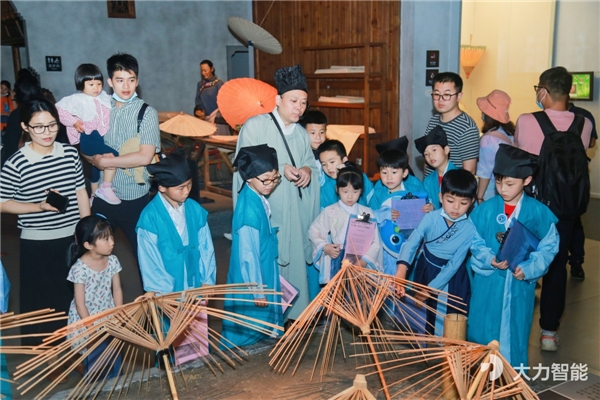 培養(yǎng)自主、自信有愛的披風(fēng)少年，大力智能走進杭州工藝美術(shù)博物館