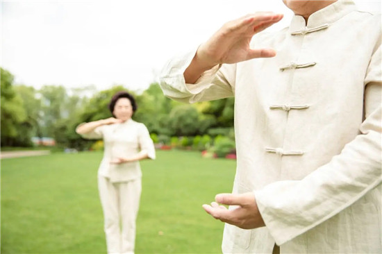 中老年人如何補(bǔ)鈣，吃點(diǎn)健力多鈣維生素D片試試吧
