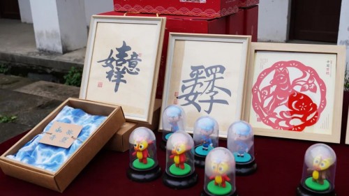 抖音非遺大師為女兒準(zhǔn)備嫁妝，婚禮上的寶貝價(jià)值連城