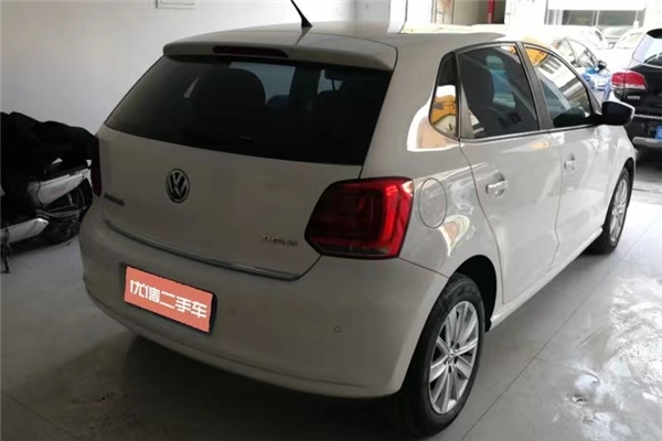 優(yōu)信二手車西安賣場(chǎng)購(gòu)POLO 買車接娃真討喜