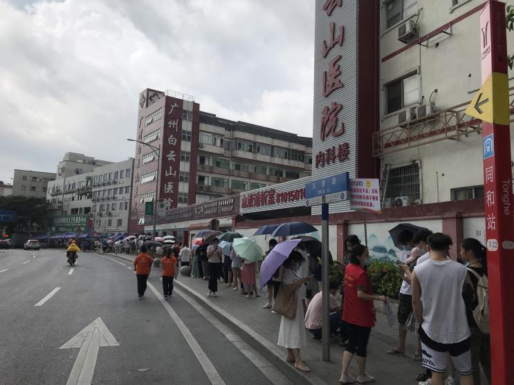 廣州大吉！王老吉大健康開(kāi)展“高溫關(guān)愛(ài)”行動(dòng)支援廣州防疫一線(xiàn)