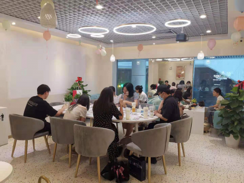 來(lái)云客茶語(yǔ)喝一杯高考奶茶放松心情