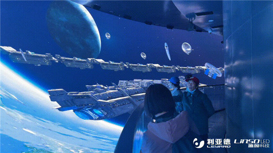 利亞德全新打造“更上?！杯h(huán)動(dòng)多媒體秀，帶你“穿越”70年