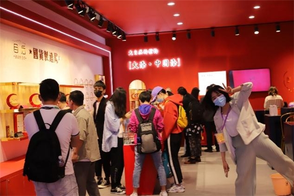 華系目后眼鏡亮相上海展，力推民族品牌進(jìn)程