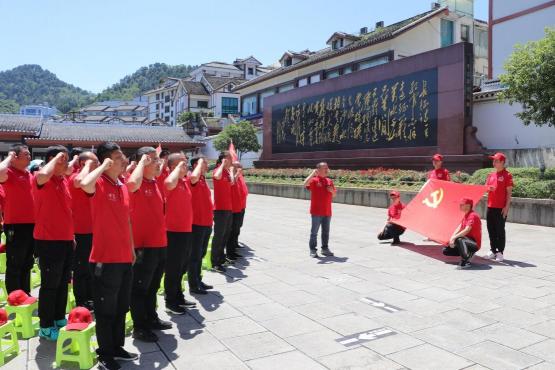 匠心“黔”行迎曙光 轉(zhuǎn)型發(fā)展開新局——中國聯(lián)通匠心網(wǎng)絡(luò)紅色萬里行貴州站圓滿結(jié)束